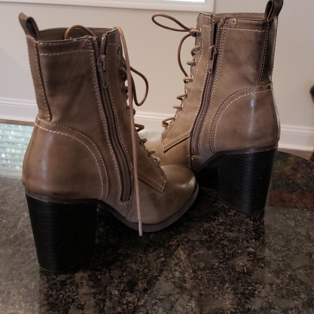 Boots - Picture 2 of 6